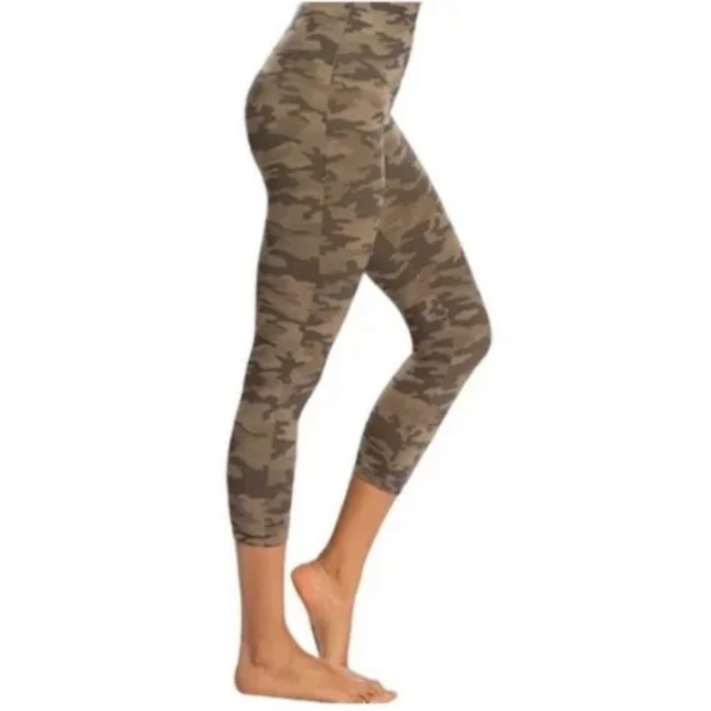 NWT Spanx Look At Me Now Cropped Seamless Leggings in Desert Camo